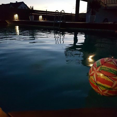Apartamenty U Wioli I Marcina Łeba Exteriör bild